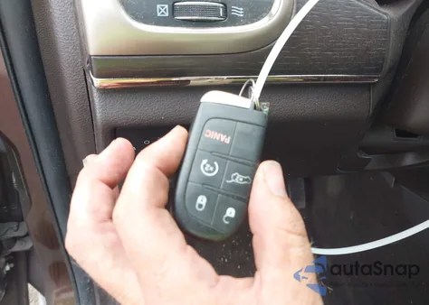 2015 Jeep Grand Cherokee Summit z USA, uszkodzony, nr VIN 1C4RJFJG1FC629969